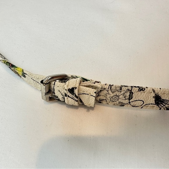 🌼2 for $30🌼 Kenneth Cole Reaction Pretty Floral Baguette Handbag - Picture 7 of 9